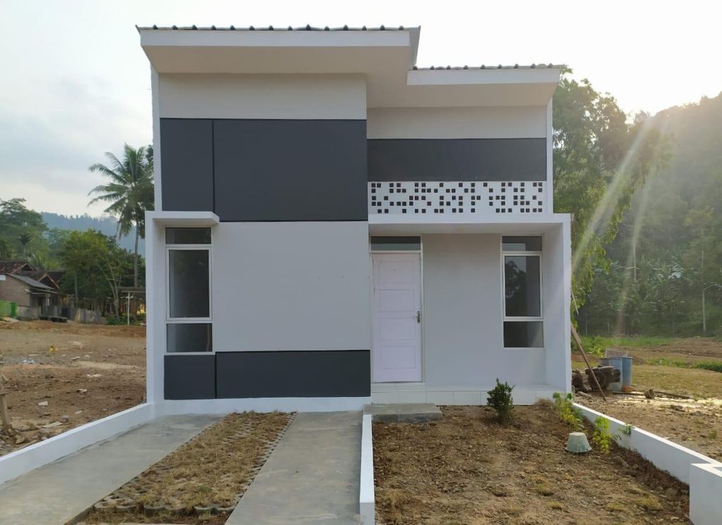 foto tampak rumah tipe 36/60 perumahan PRATAMA REGENCY II