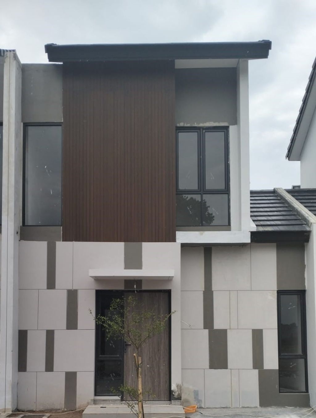 foto tampak rumah tipe ONYX perumahan GRAND ALMAS RESIDENCE