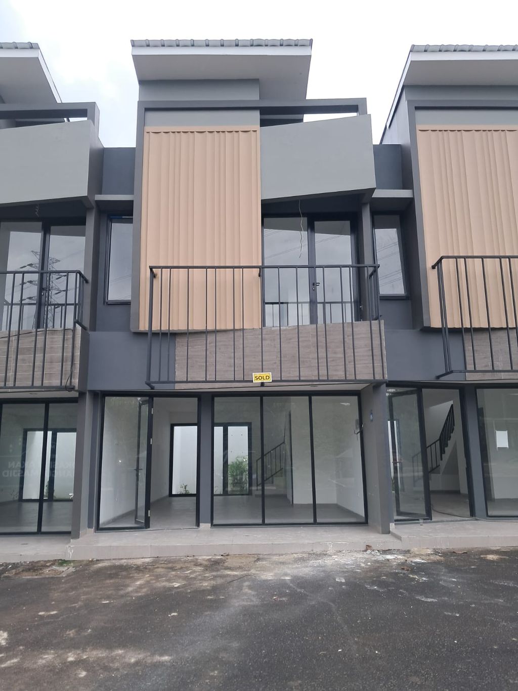 foto tampak rumah tipe RUKO perumahan Trevista Hills - Cluster Kebayoran