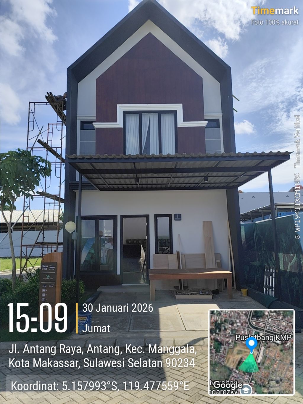 foto tampak rumah tipe The Samanea perumahan WOODLAND RESIDENCE