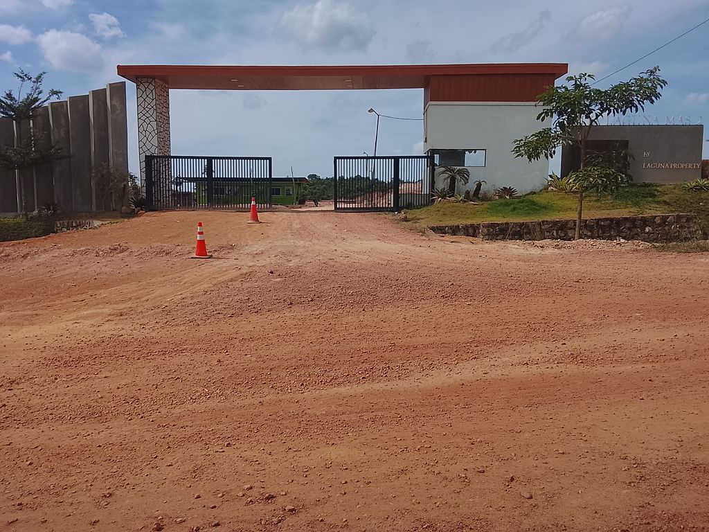 foto gerbang perumahan PERUMAHAN GRIYA LAGUNA MAS 2