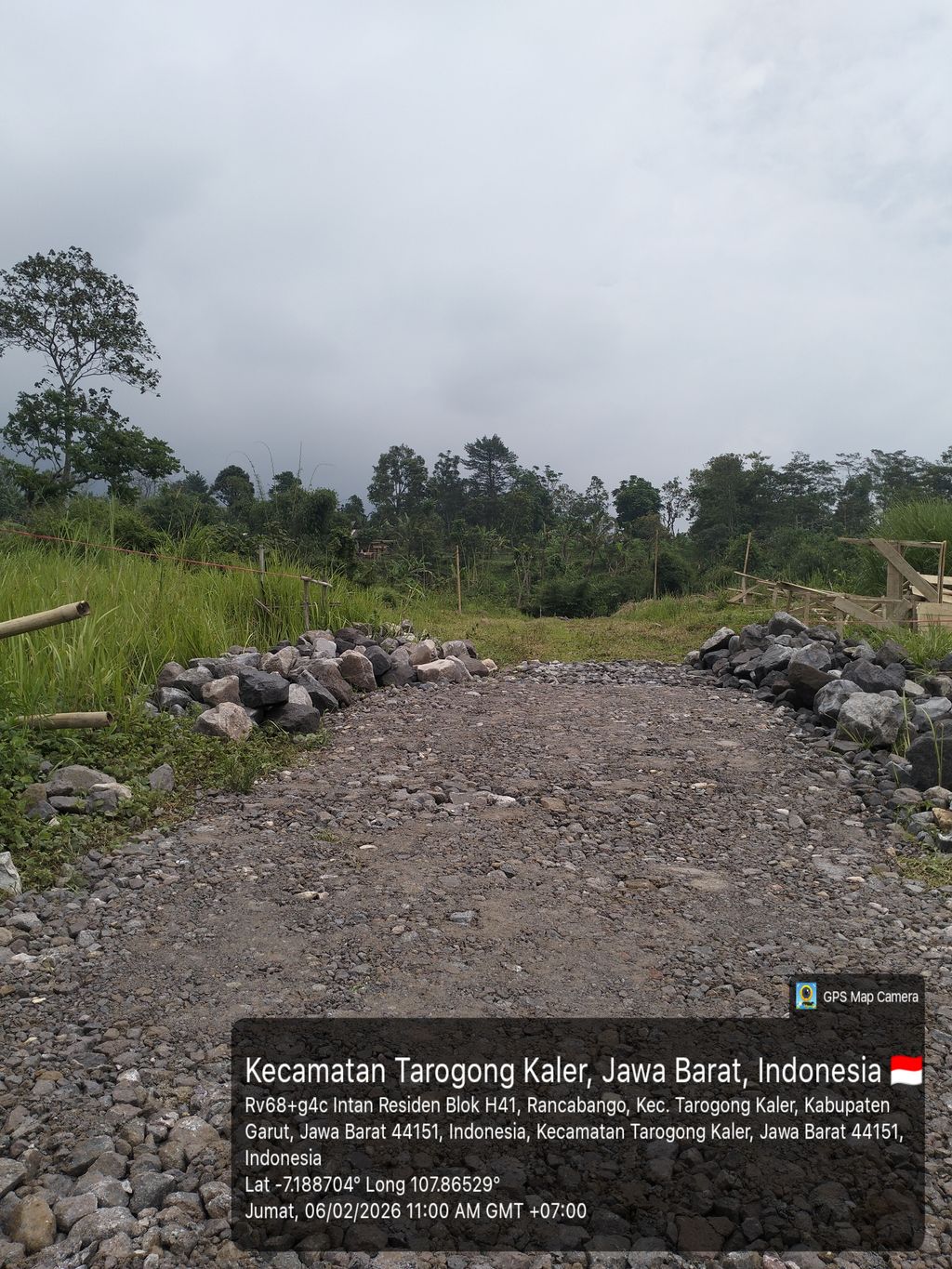 foto posisi tengah perumahan RANCABANGO INTAN RESIDENCE TAHAP V