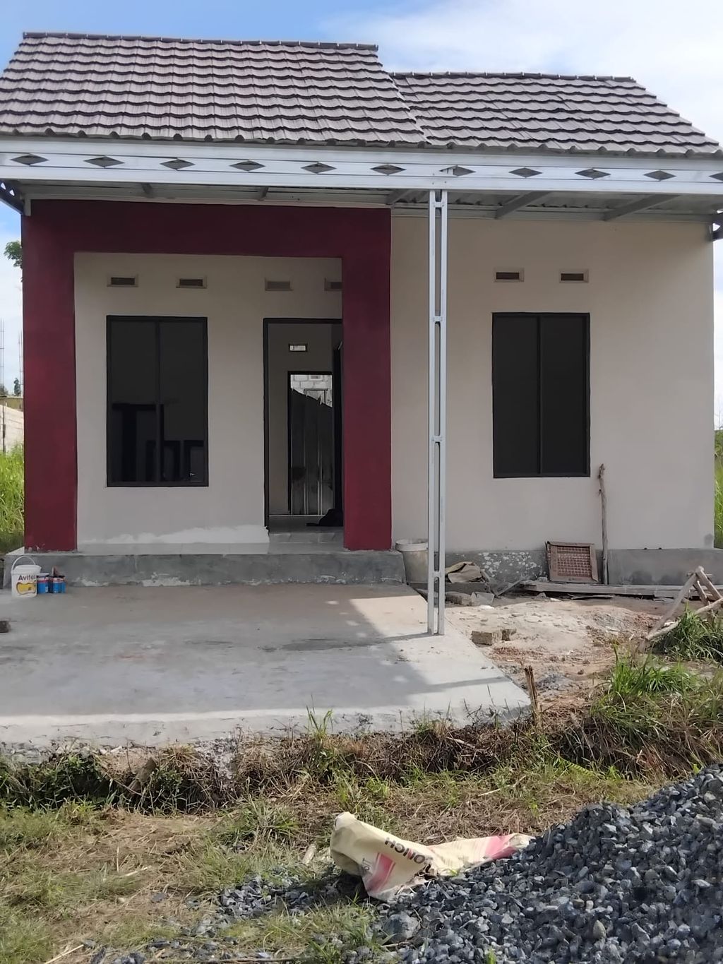 foto tampak rumah tipe RUMAH TAPAK perumahan Grand Diamond Cempaka
