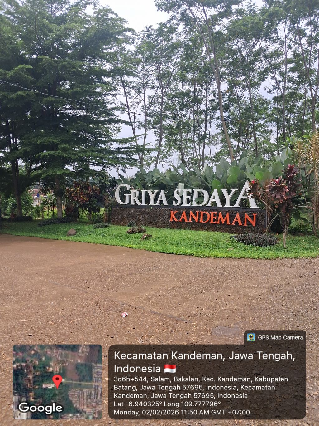 foto gerbang perumahan NEW GRIYA SEDAYA KANDEMAN
