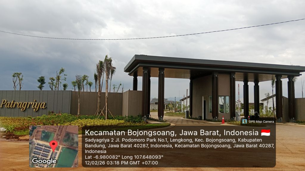 foto gerbang perumahan Podomoro Park Bandung (PATRAGRIYA)