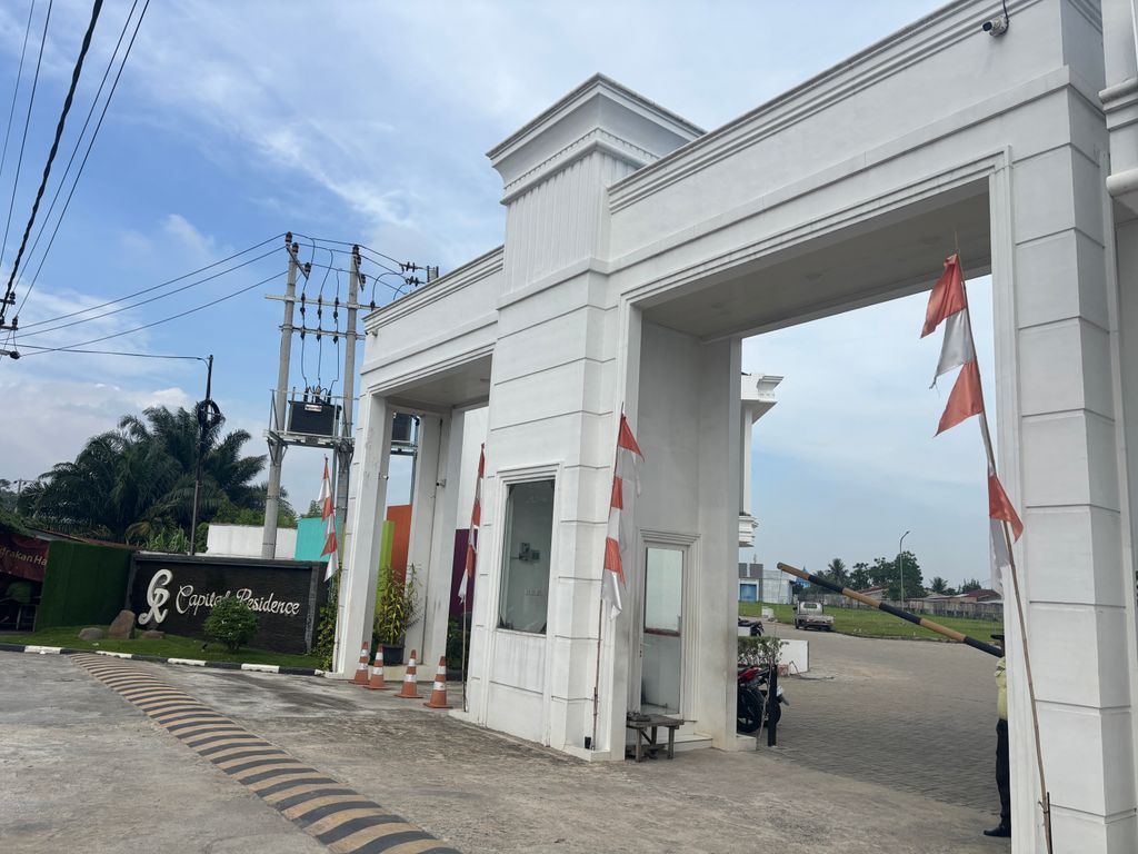 foto gerbang perumahan CAPITAL RESIDENCE