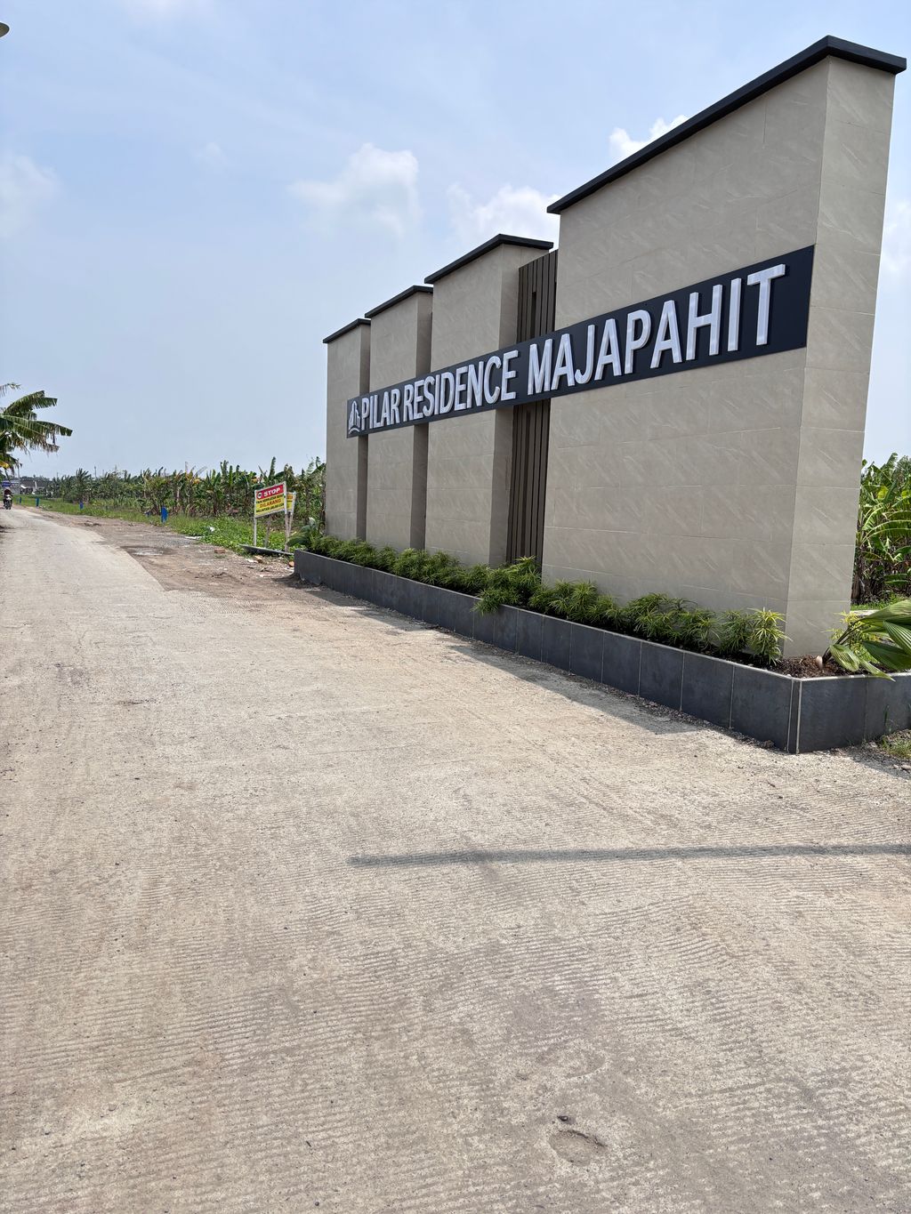 foto gerbang perumahan PILAR RESIDENCE MAJAPAHIT 3