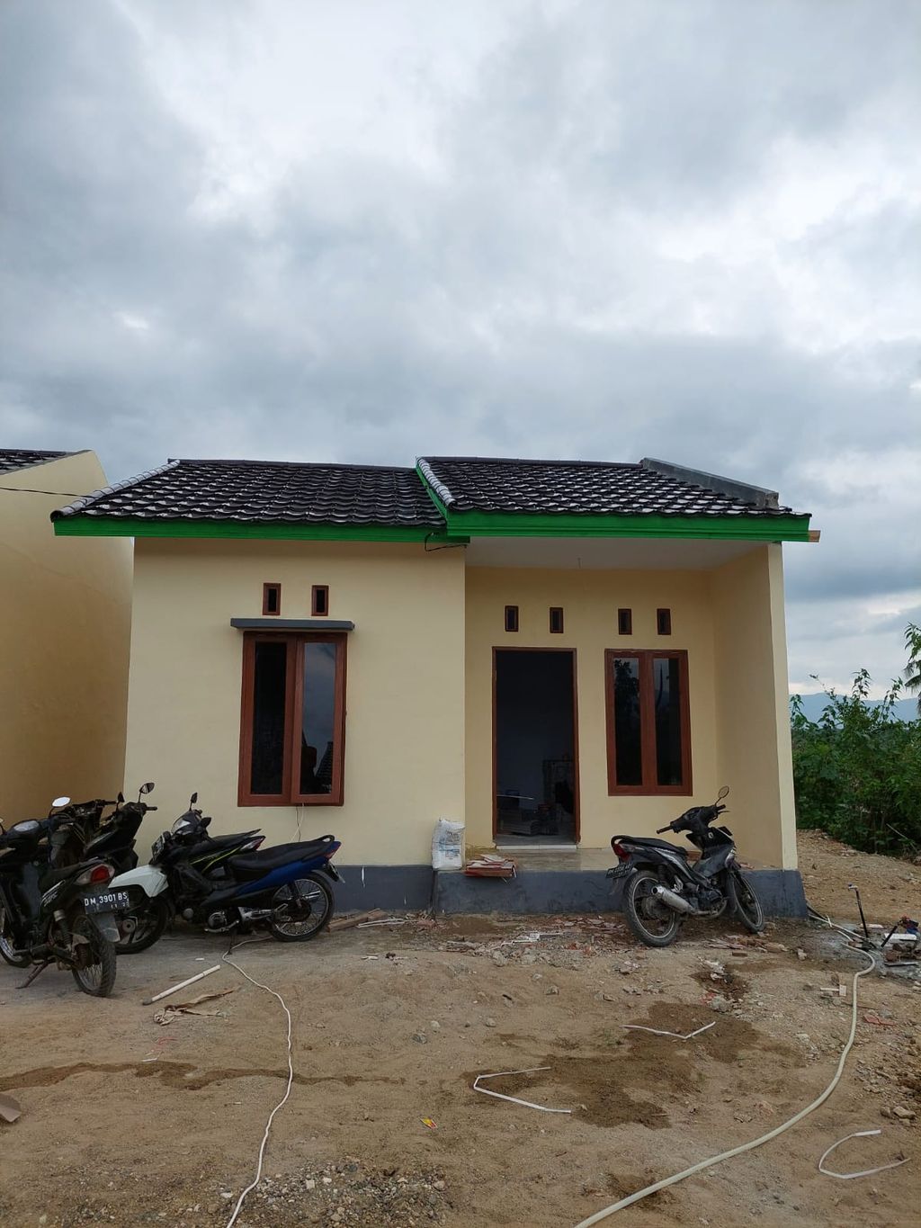 foto tampak rumah tipe 36 perumahan GRAND GALAXY MARISA