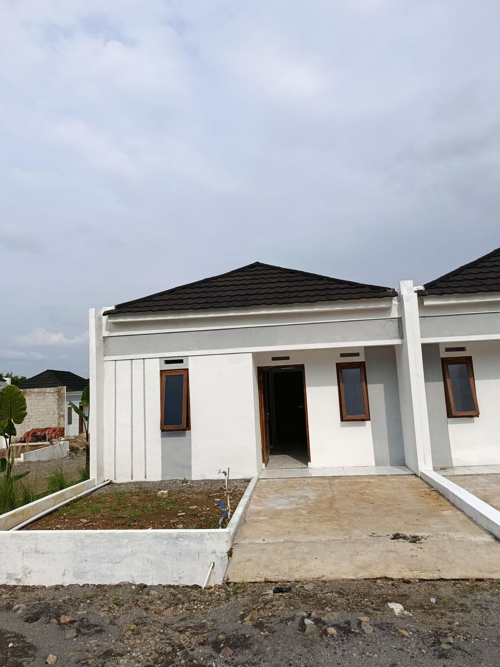 foto tampak rumah tipe 30/60 perumahan GRIYA ANDALAN KARANGTURI