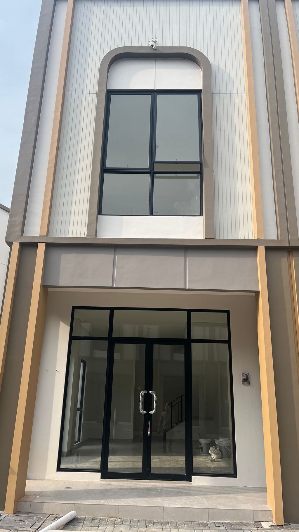 foto tampak rumah tipe IL LAGO GRANDE BLOK I/08 perumahan IL LAGO GRANDE