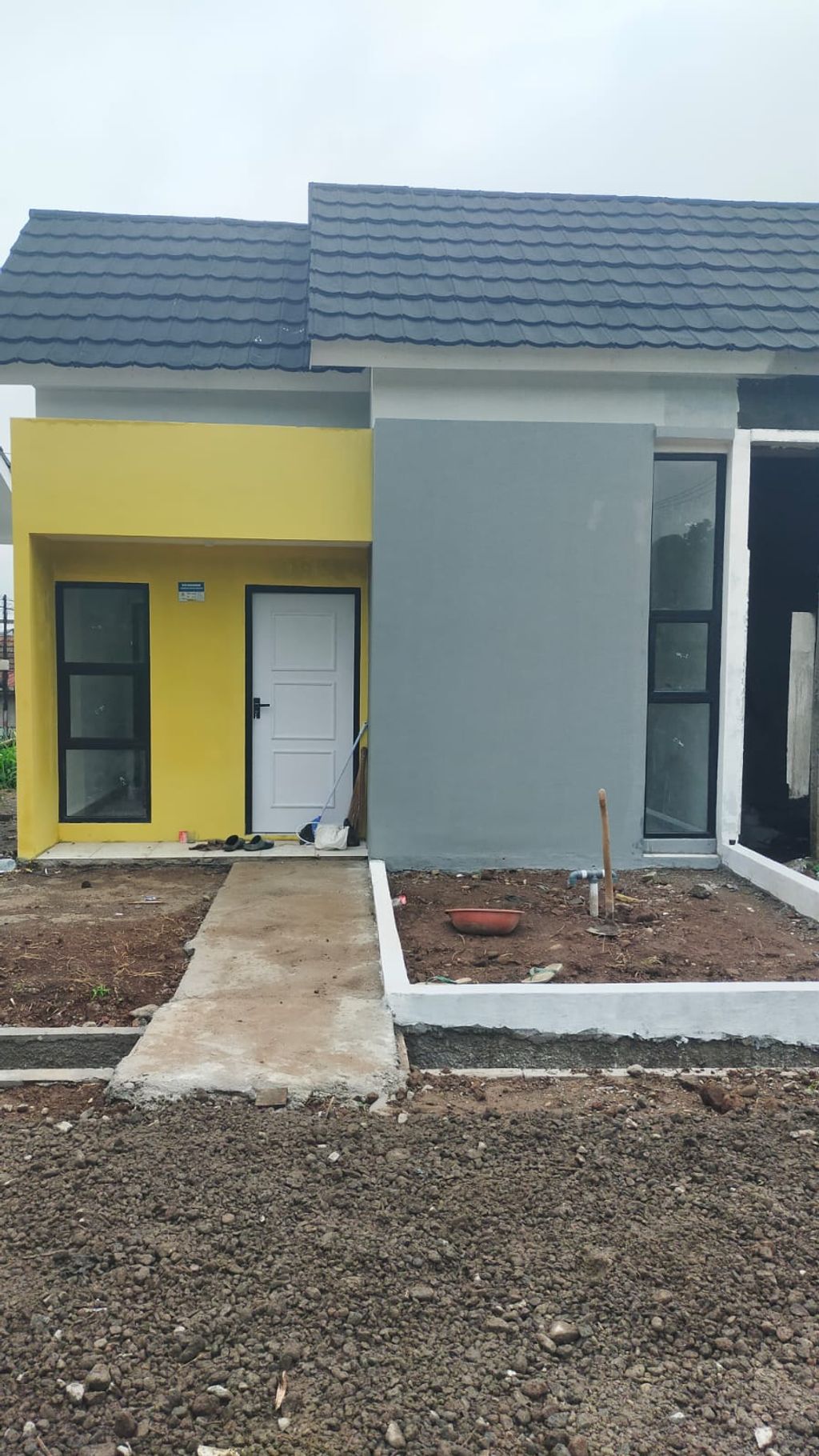 foto tampak rumah tipe 25/72 perumahan PURI LAVENDER 2