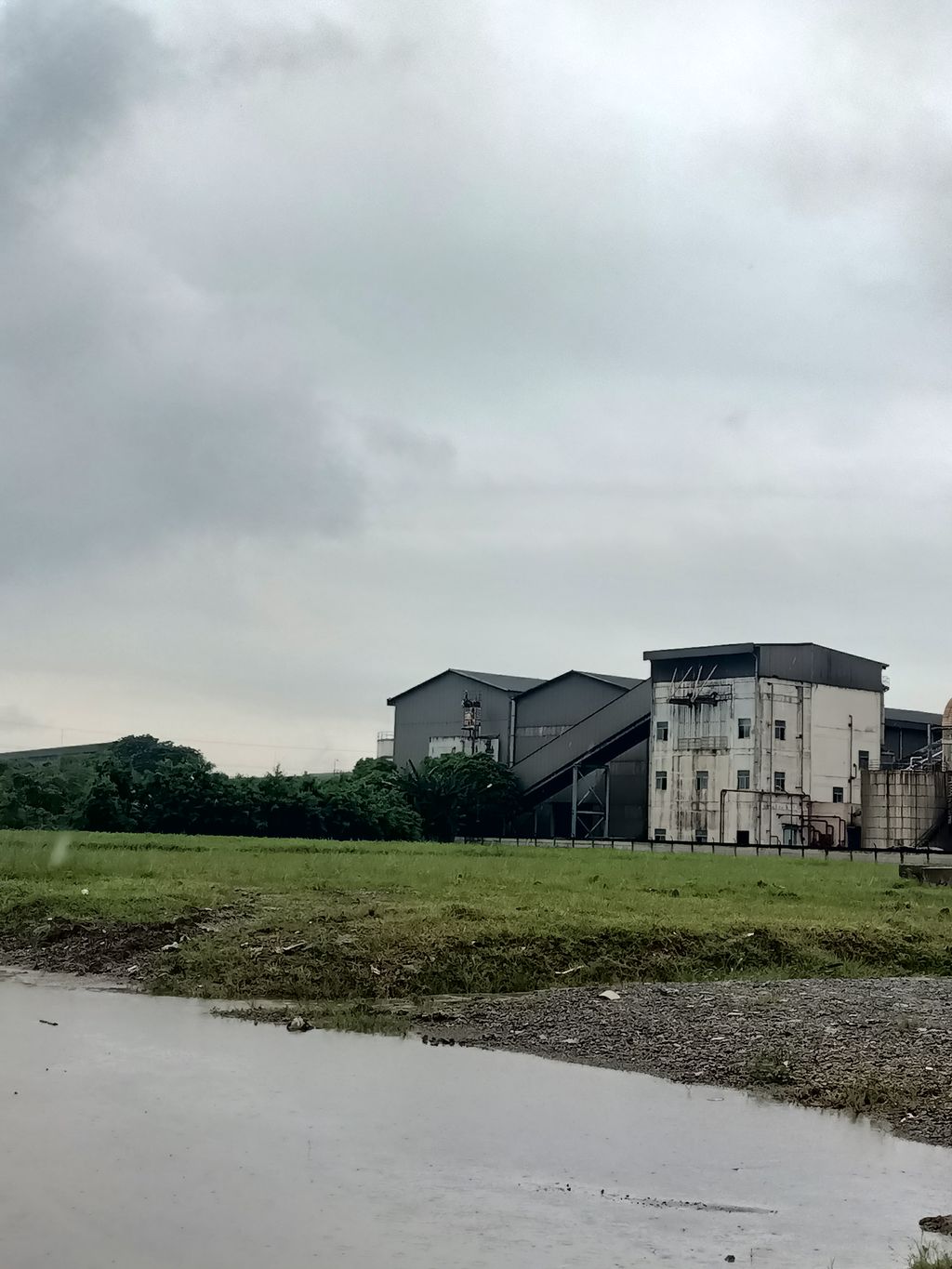 foto posisi tengah perumahan Riverdale BizHub