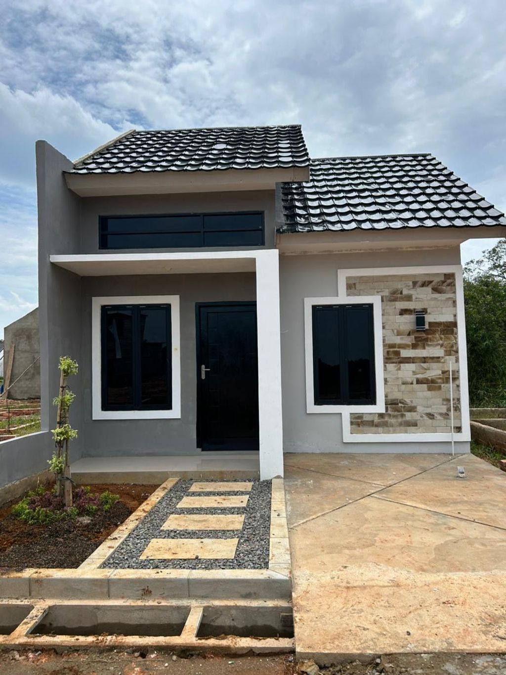 foto tampak rumah tipe RSH 36M perumahan CASSANDRA RESIDENCE 8