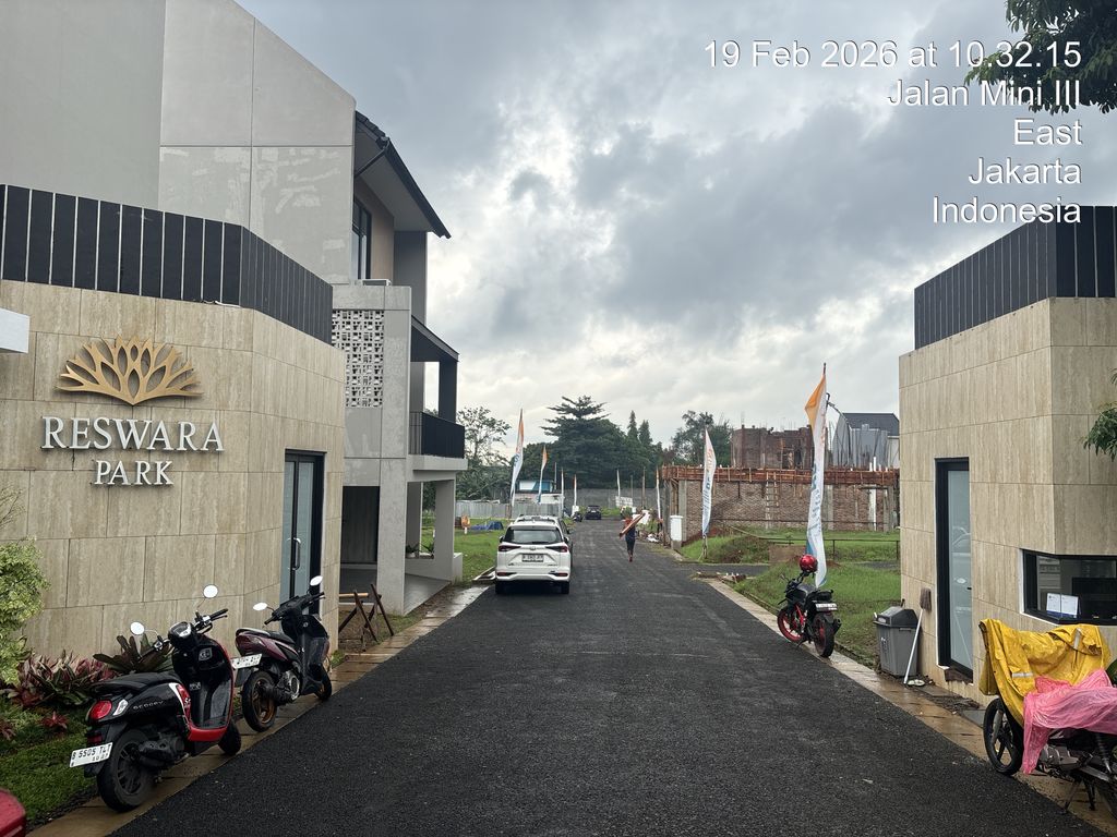 foto gerbang perumahan Reswara Park