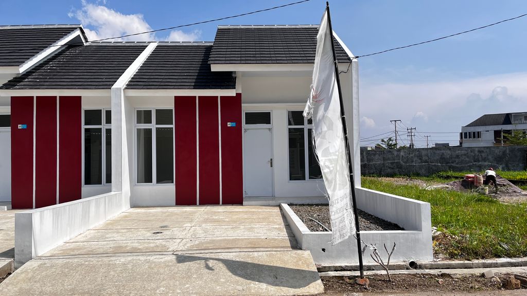 foto tampak rumah tipe 30 HOOK perumahan GADING TUTUKA RESIDENCE kirana