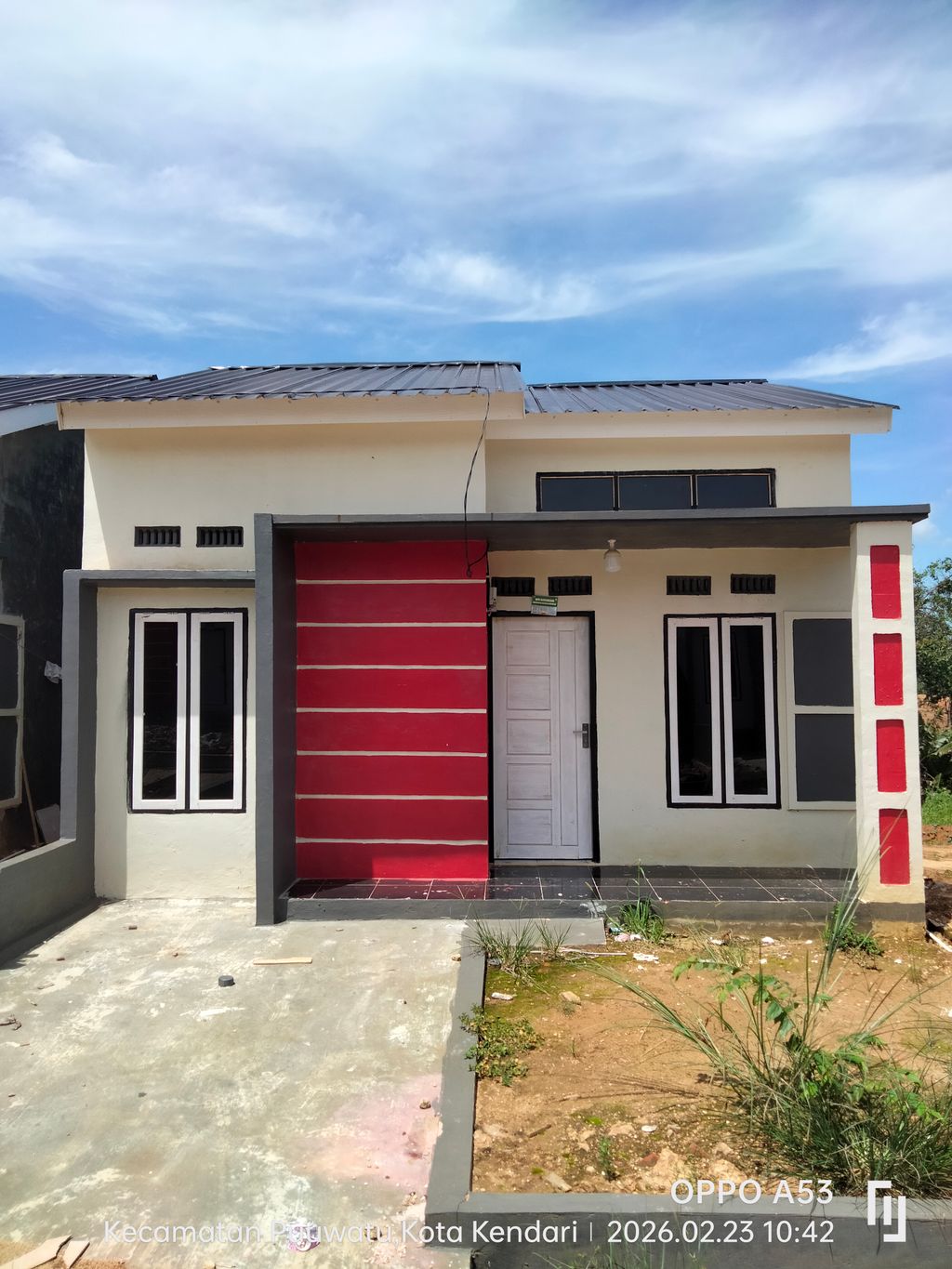 foto tampak rumah tipe 36 perumahan Puri Puuwatu Indah.