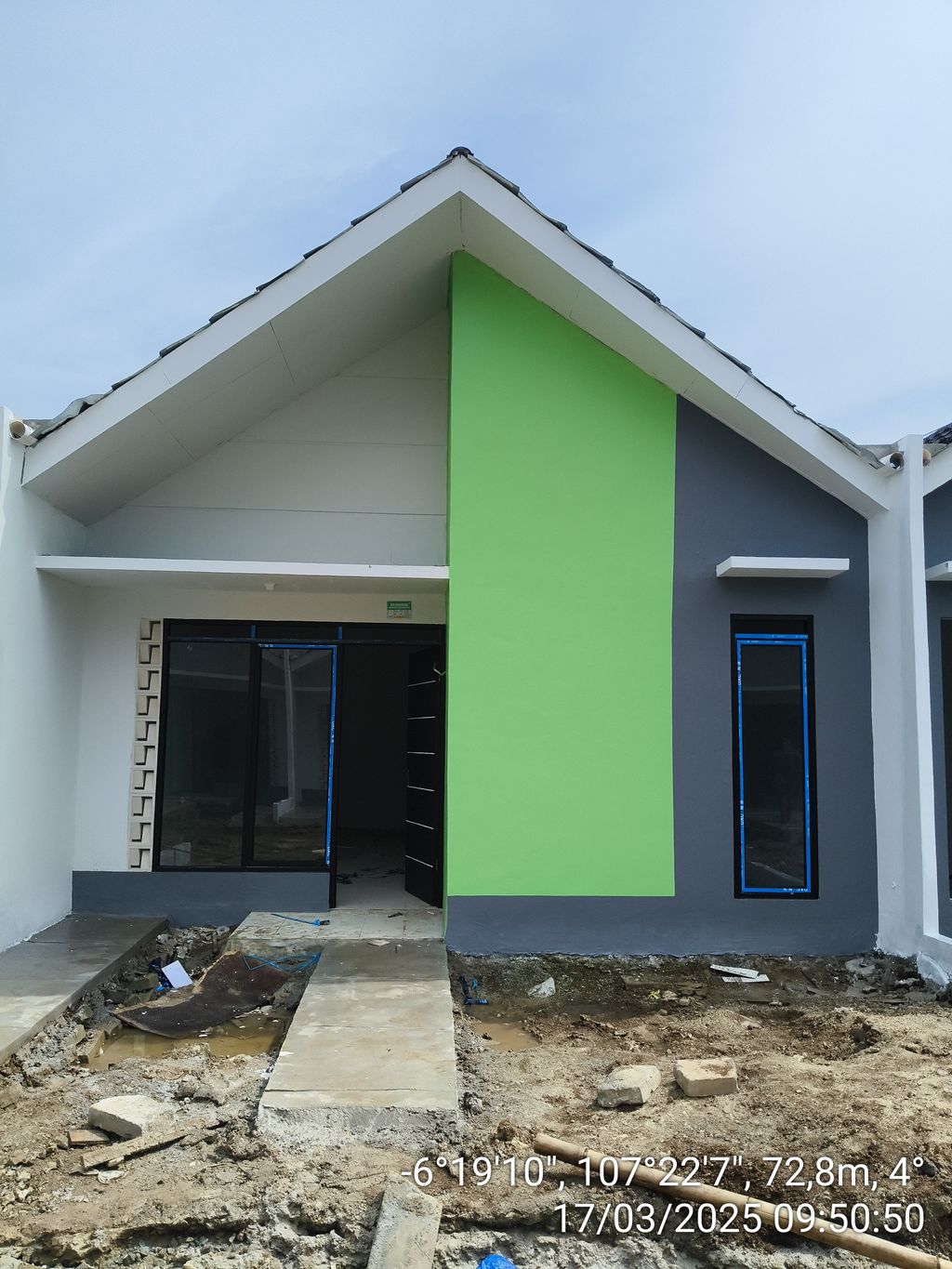 foto tampak rumah tipe 35/60 perumahan Serasi Indah