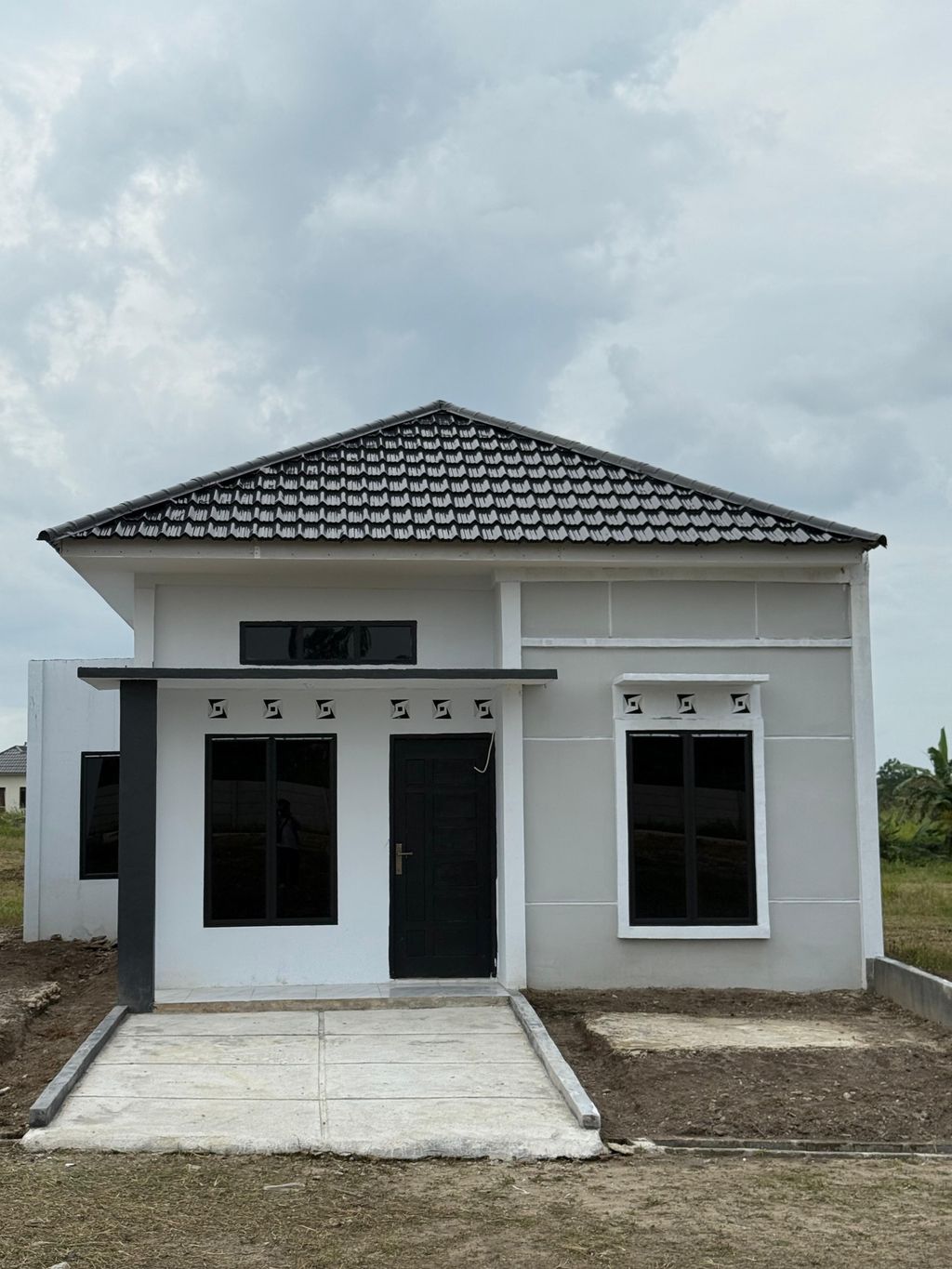 foto tampak rumah tipe 36/105 perumahan GESYA RESIDENT