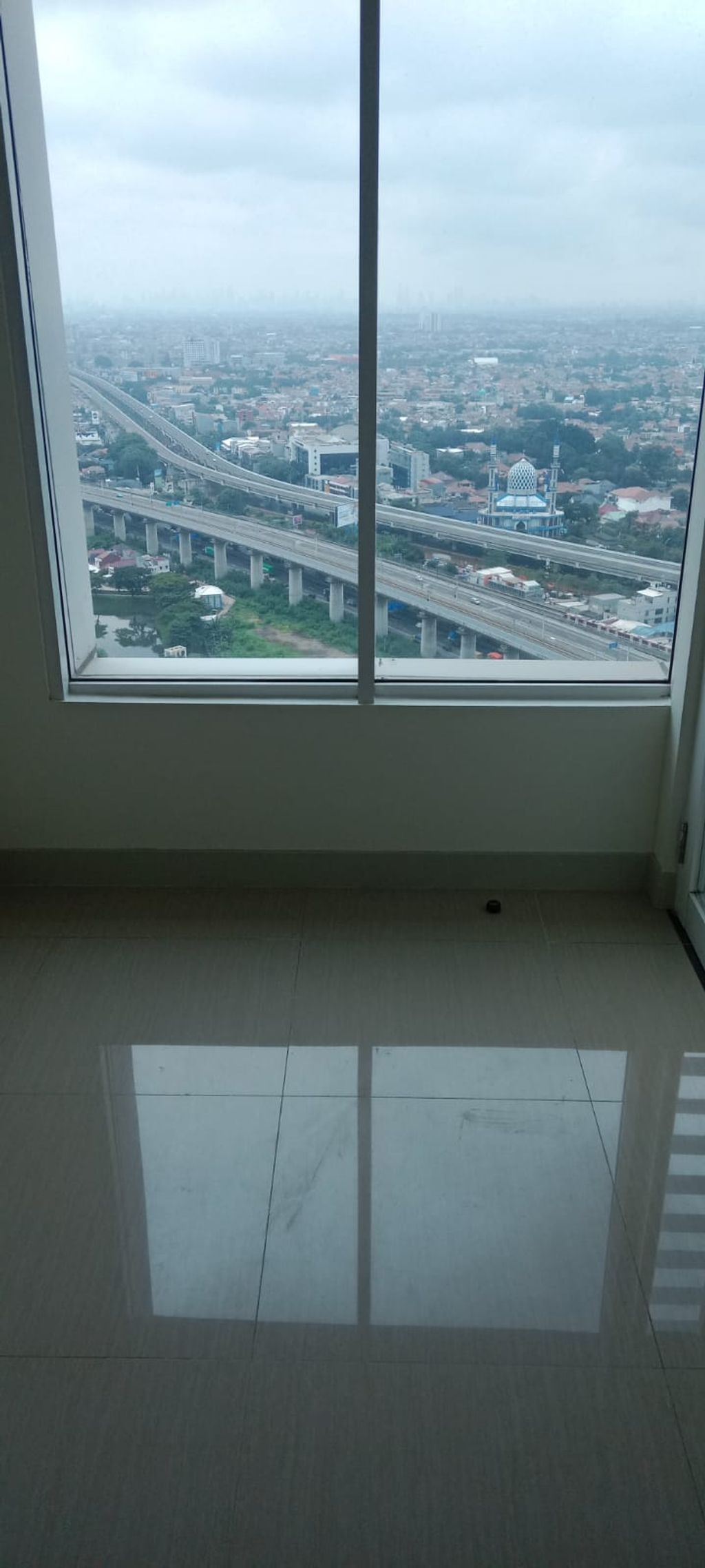 foto tampak rumah tipe BARCLAY 1 BR P perumahan GRAND KAMALA LAGOON TOWER EMERALD & BARCLAY