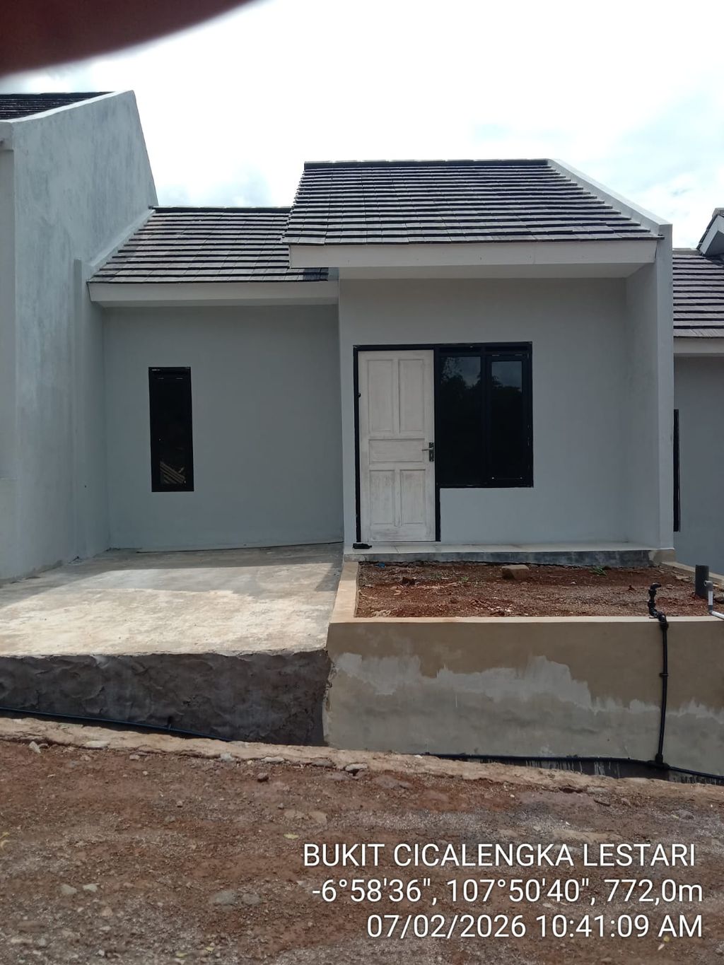 foto tampak rumah tipe 30/60 perumahan BUKIT CICALENGKA LESTARI