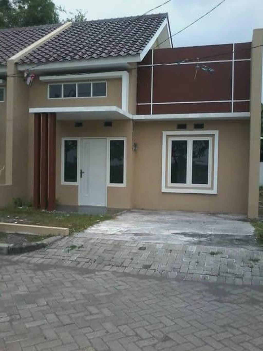 foto tampak rumah tipe 45/142 perumahan METRO REGENCY