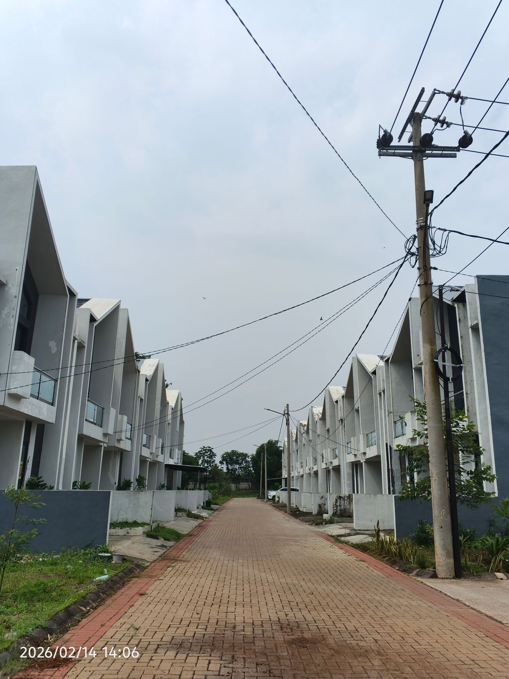 foto posisi tengah perumahan GARDEN HOUSE SERPONG