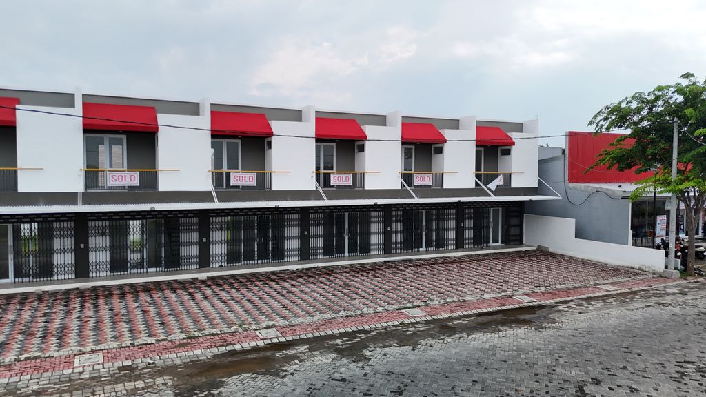 foto contoh rumah perumahan RUKO BOULEVARD