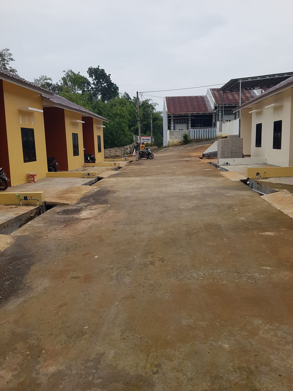 foto posisi tengah perumahan GRIYA PESONA SEJAHTERA 1