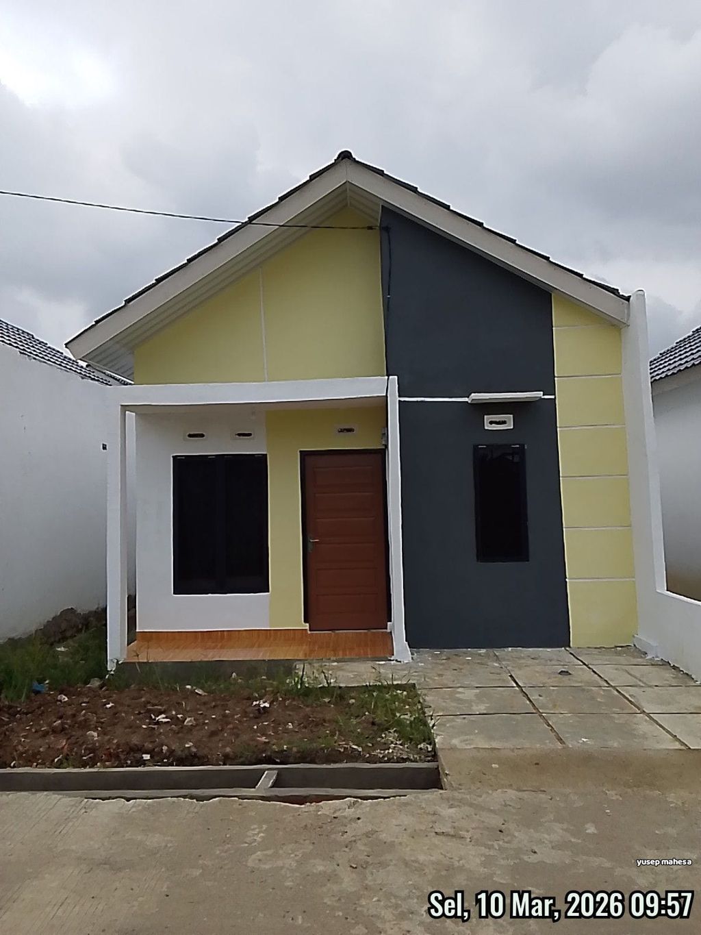 foto tampak rumah tipe 36/84 perumahan Griya Kharisma Regency