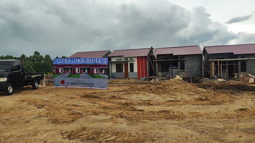 foto gerbang perumahan CITRALOKA BUHA 3