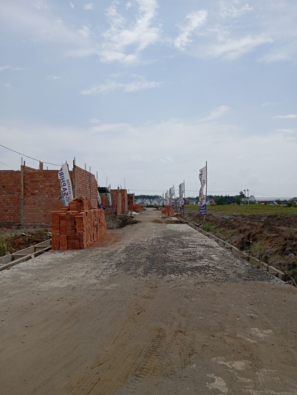 foto posisi tengah perumahan Perumahan Grand Kencana Utama Cluster Saphire