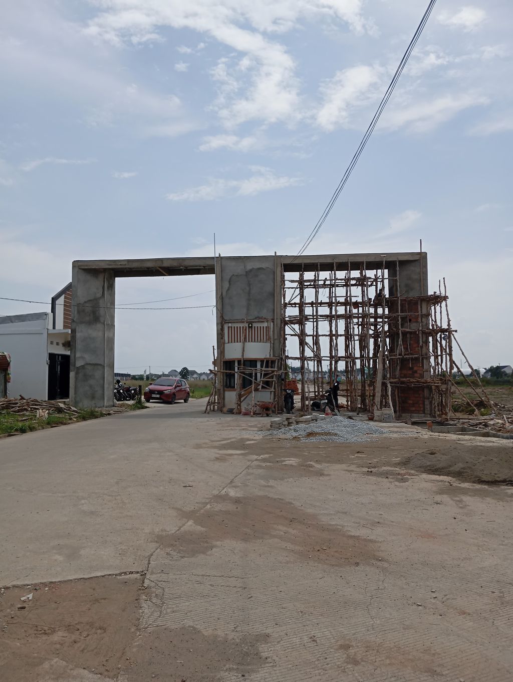 foto gerbang perumahan Perumahan Grand Kencana Utama Cluster Saphire