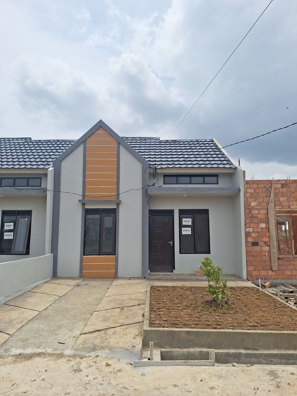 foto contoh rumah perumahan Perumahan Grand Kencana Utama Cluster Saphire