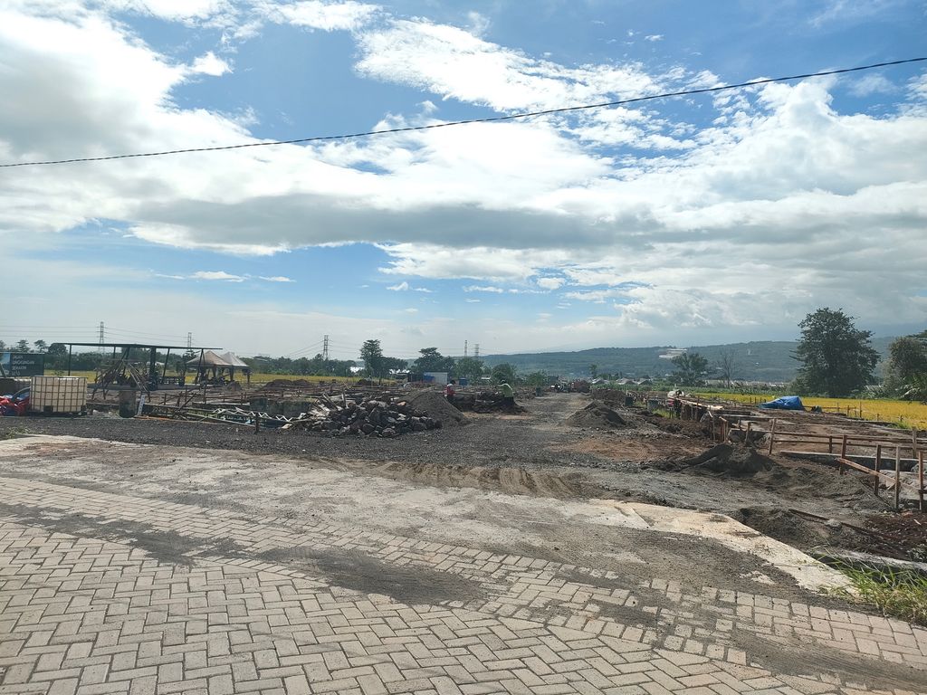 foto gerbang perumahan GRAND KENCANA PURWOSARI 2