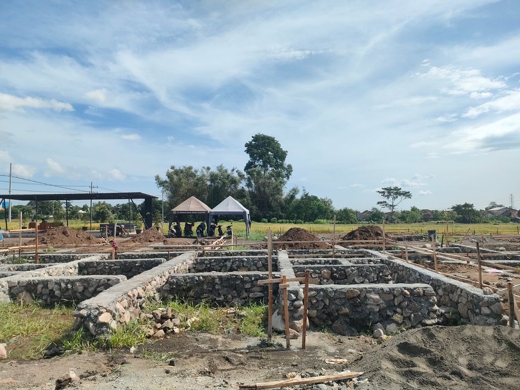 foto contoh rumah perumahan GRAND KENCANA PURWOSARI 2