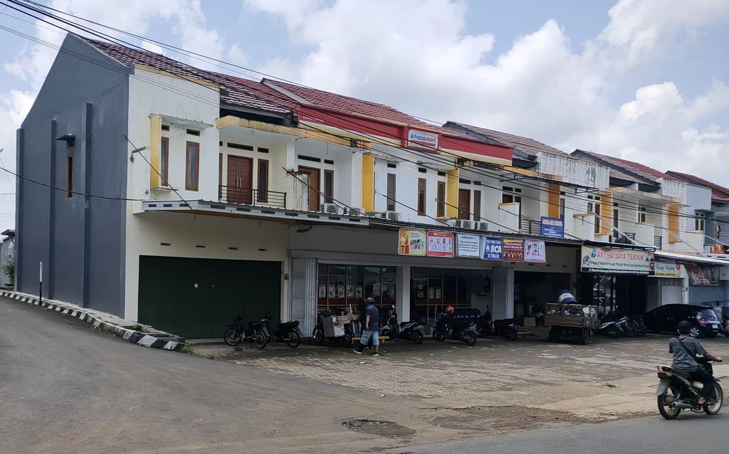 foto tampak rumah tipe RUKO perumahan Duta Karang Residence
