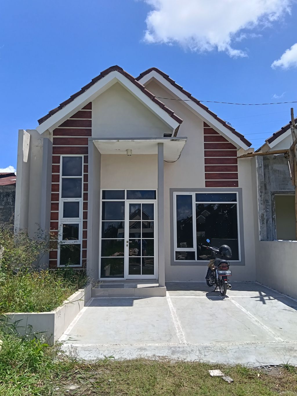 foto tampak rumah tipe Edelweiss perumahan GRAND TANJUNG PRIUK 3