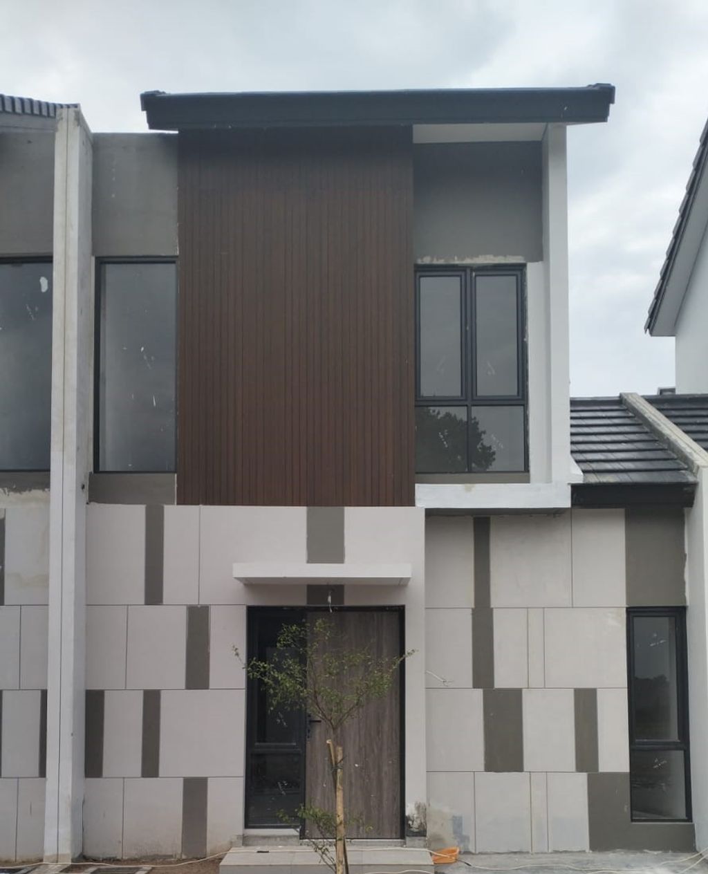 foto tampak rumah tipe ONYX perumahan GRAND ALMAS RESIDENCE