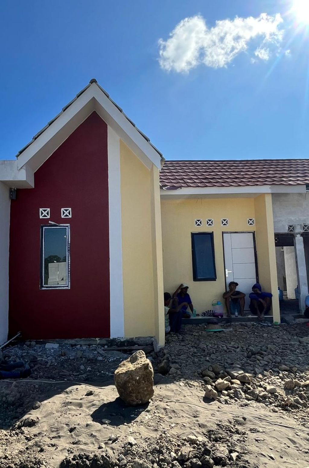 foto tampak rumah tipe BLOK B NO 15 perumahan MAHKOTA SULTAN BISMA