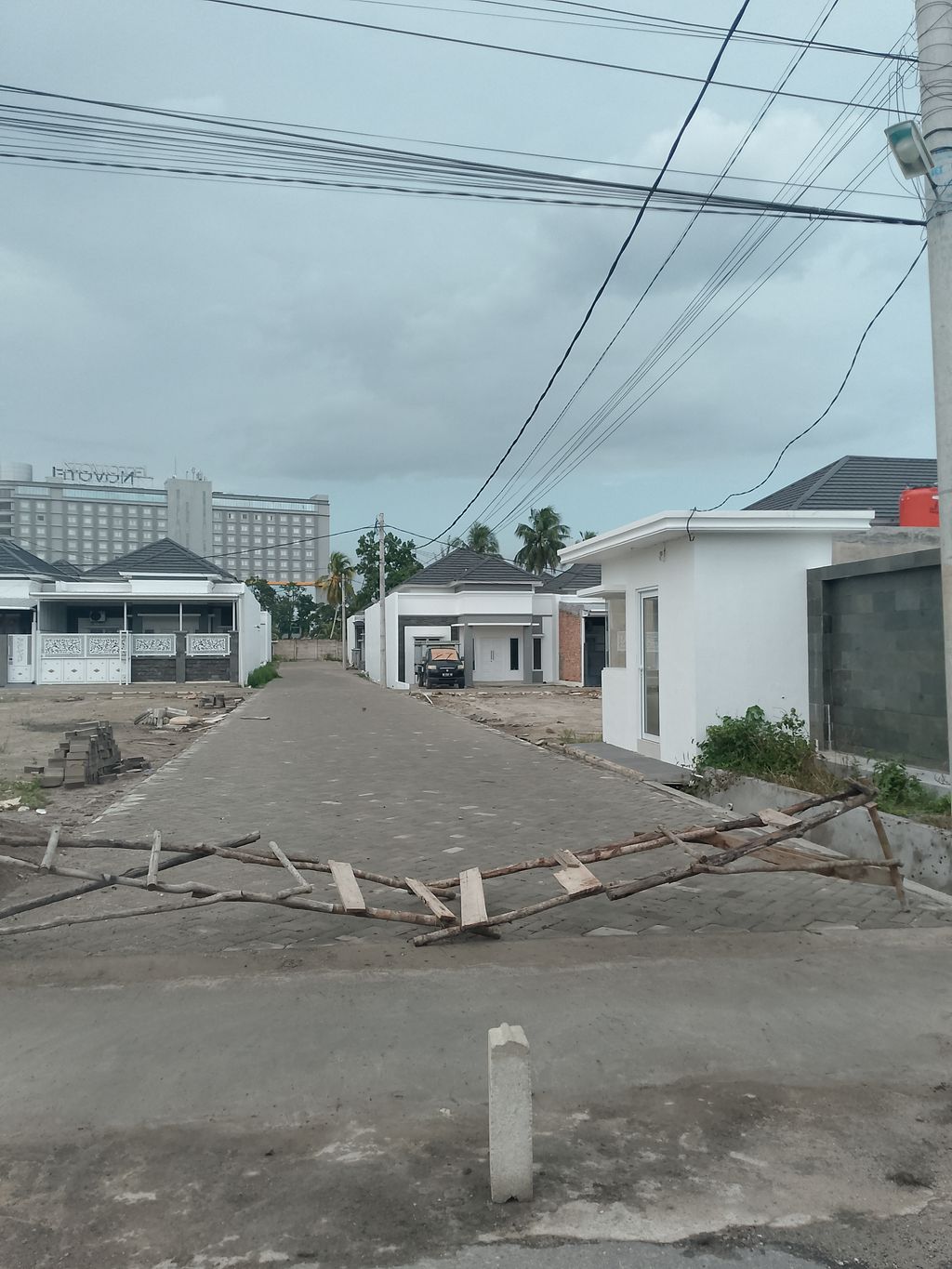 foto gerbang perumahan DAMAI LESTARI RESIDENCE 3