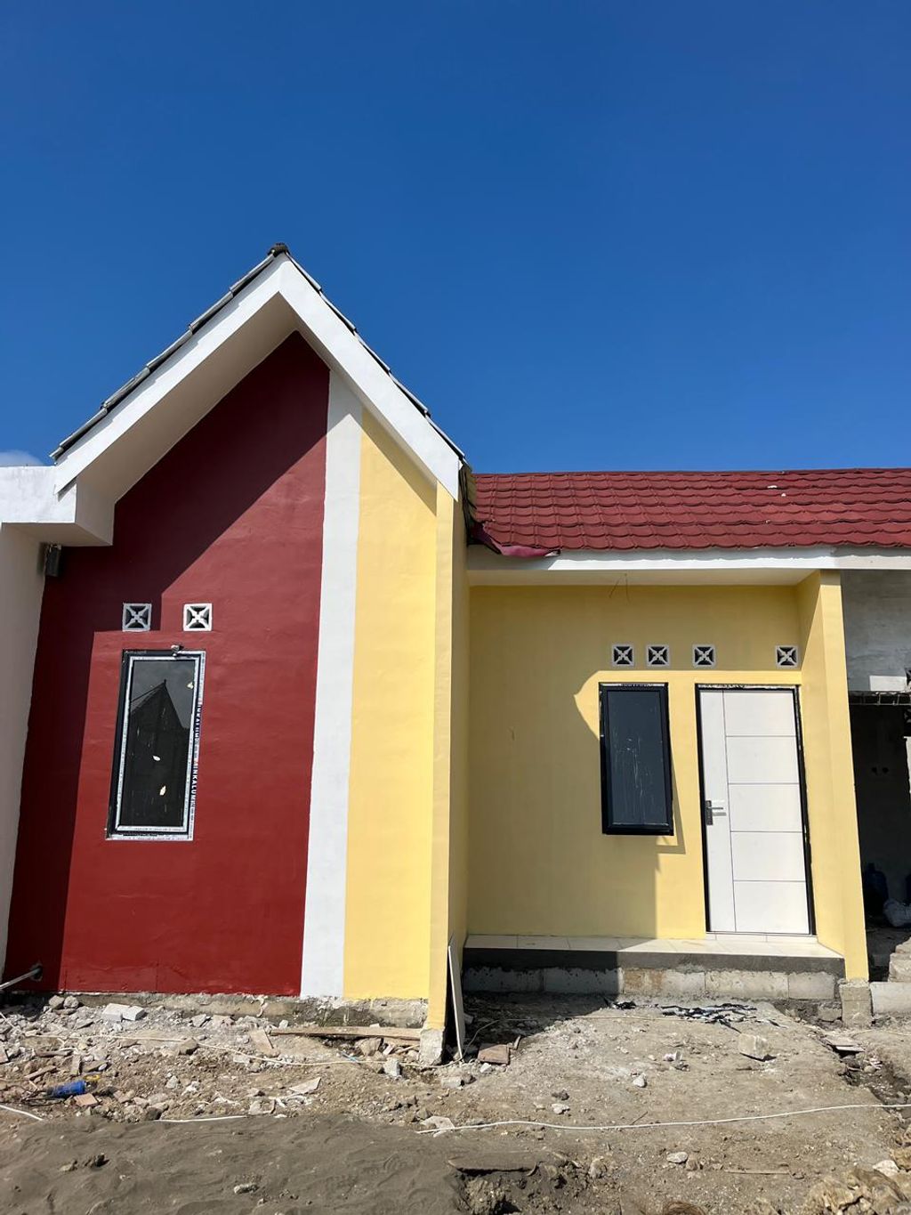 foto tampak rumah tipe 30/60 MODERN BLOK C 10 perumahan MAHKOTA SULTAN BISMA