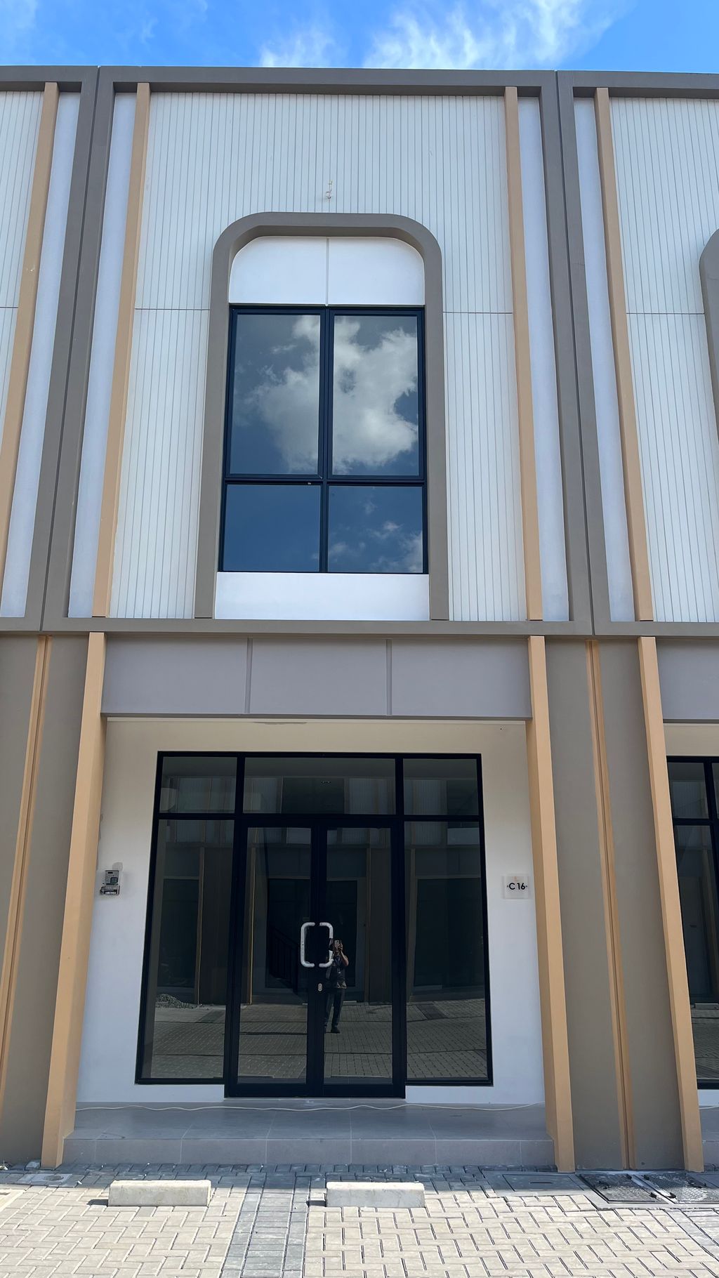 foto tampak rumah tipe IL LAGO GRANDE BLOK C/16 perumahan IL LAGO GRANDE