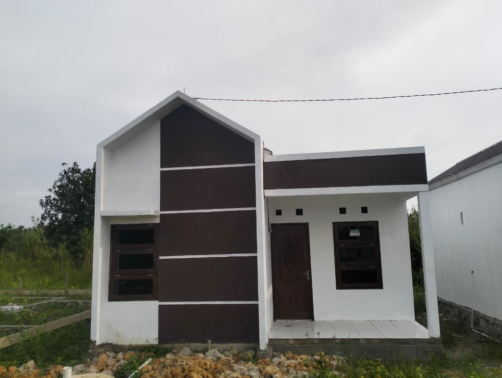 foto tampak rumah tipe 36/120 perumahan Daisy Residence