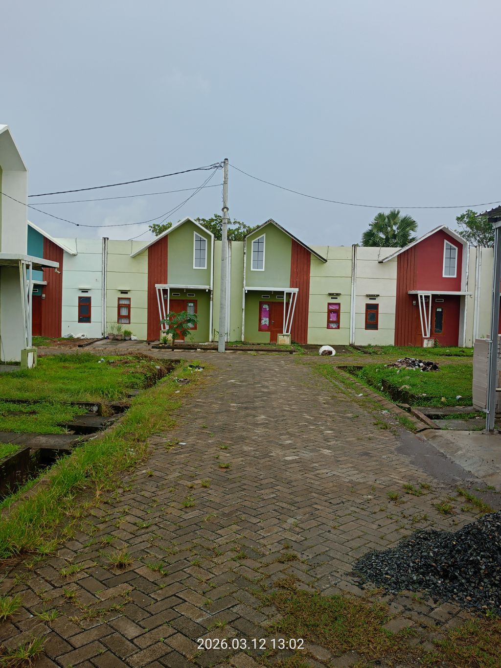 foto posisi tengah perumahan Pesona Bandara Regency Cluster Bougenville Baru