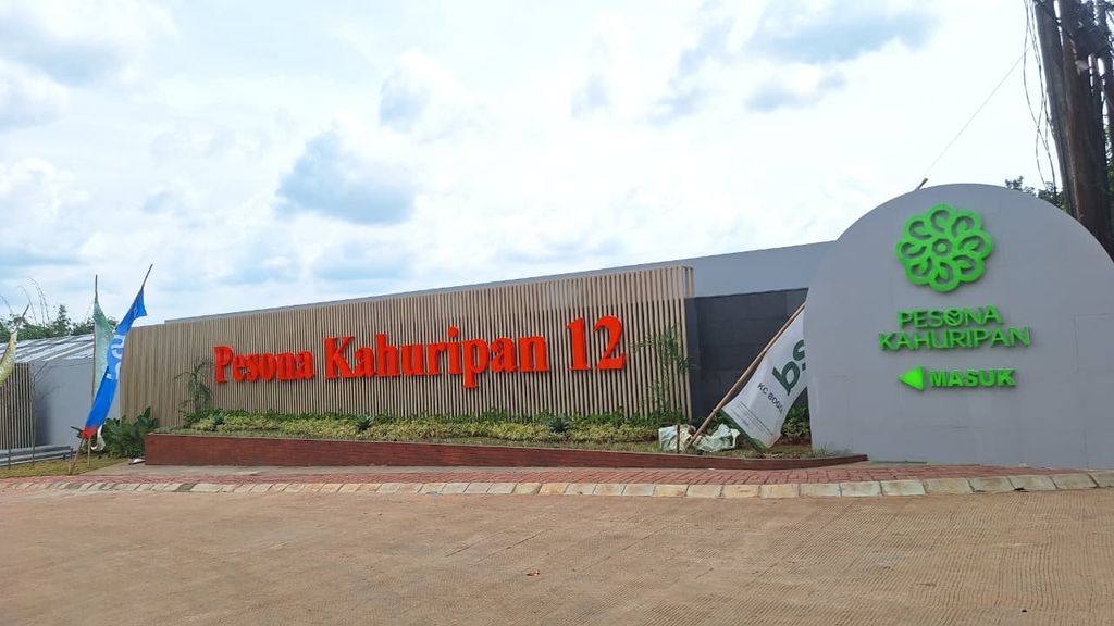 foto gerbang perumahan PESONA KAHURIPAN 12