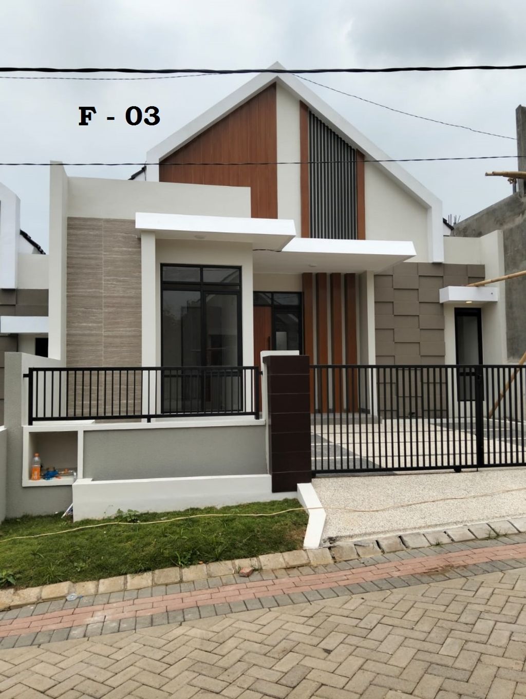 foto tampak rumah tipe PINE + perumahan RIVERFRONT URBAN RESORT TAHAP II