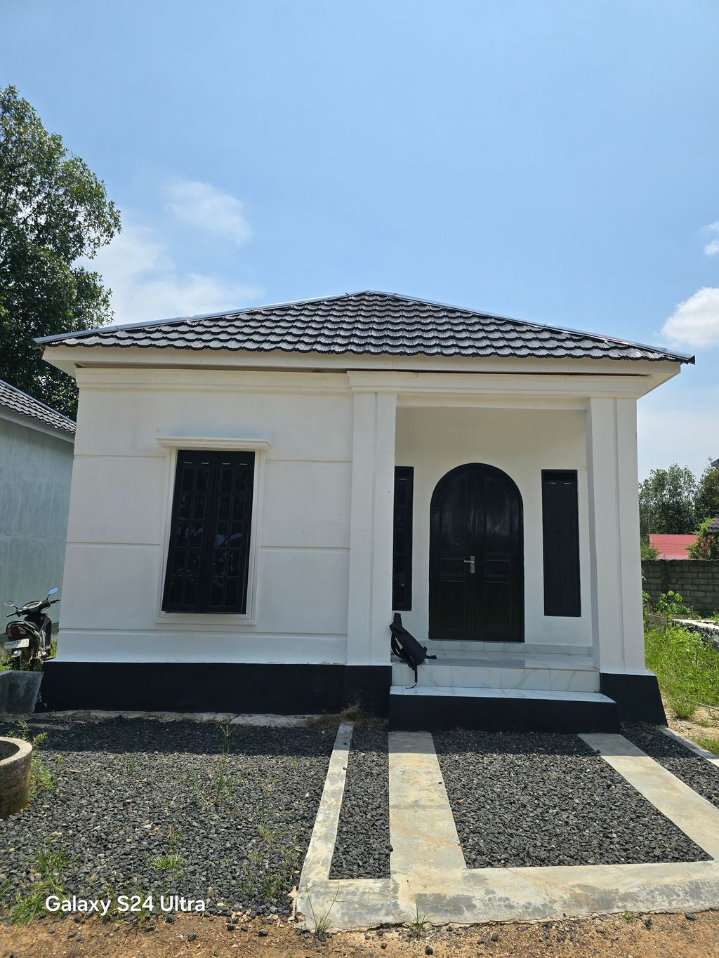 foto tampak rumah tipe 36 (subsidi) perumahan Mahoni Land Tungkaran