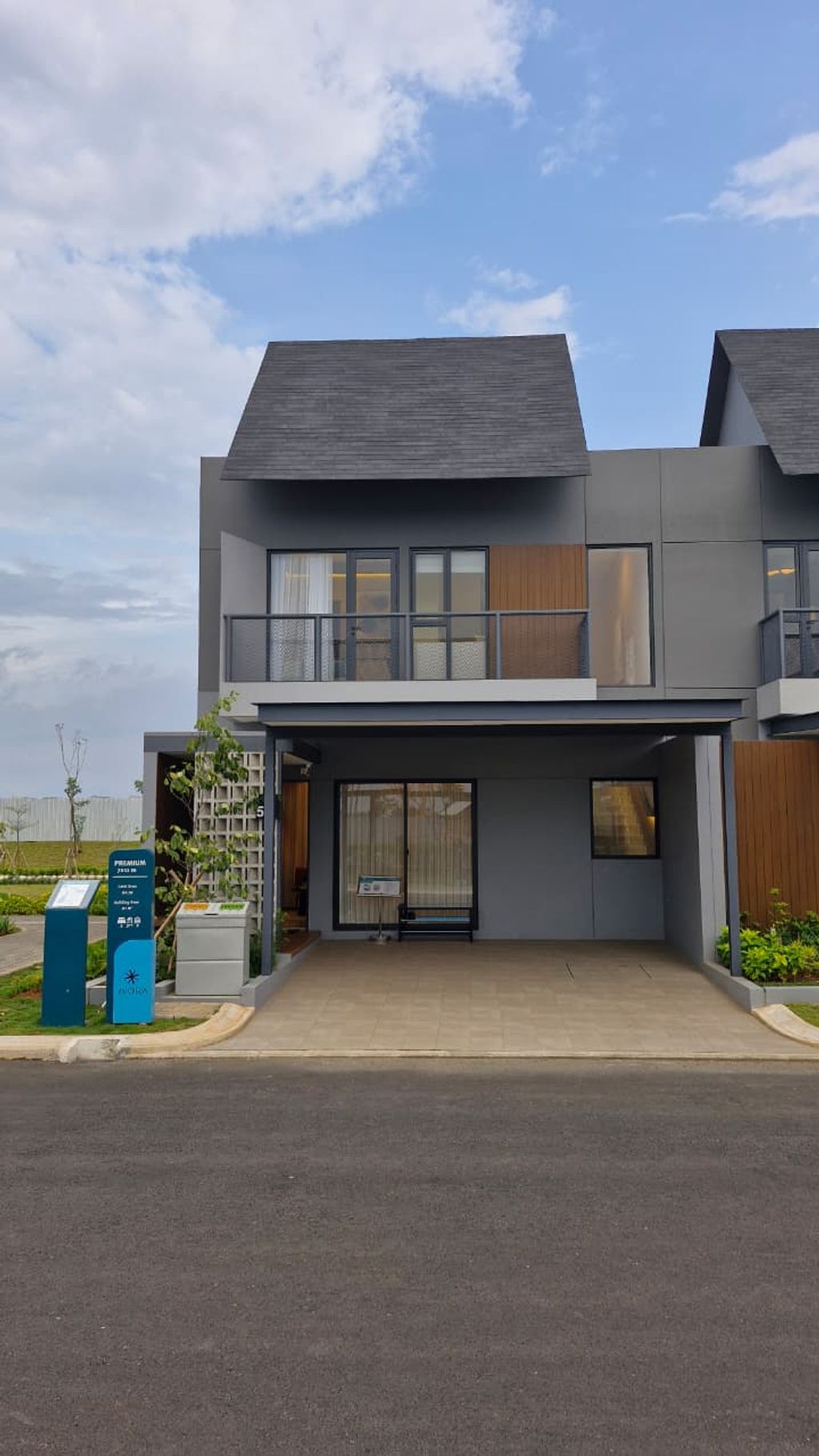 foto tampak rumah tipe BADAR 7 - R perumahan SUMMARECON BANDUNG - CLUSTER IVORA