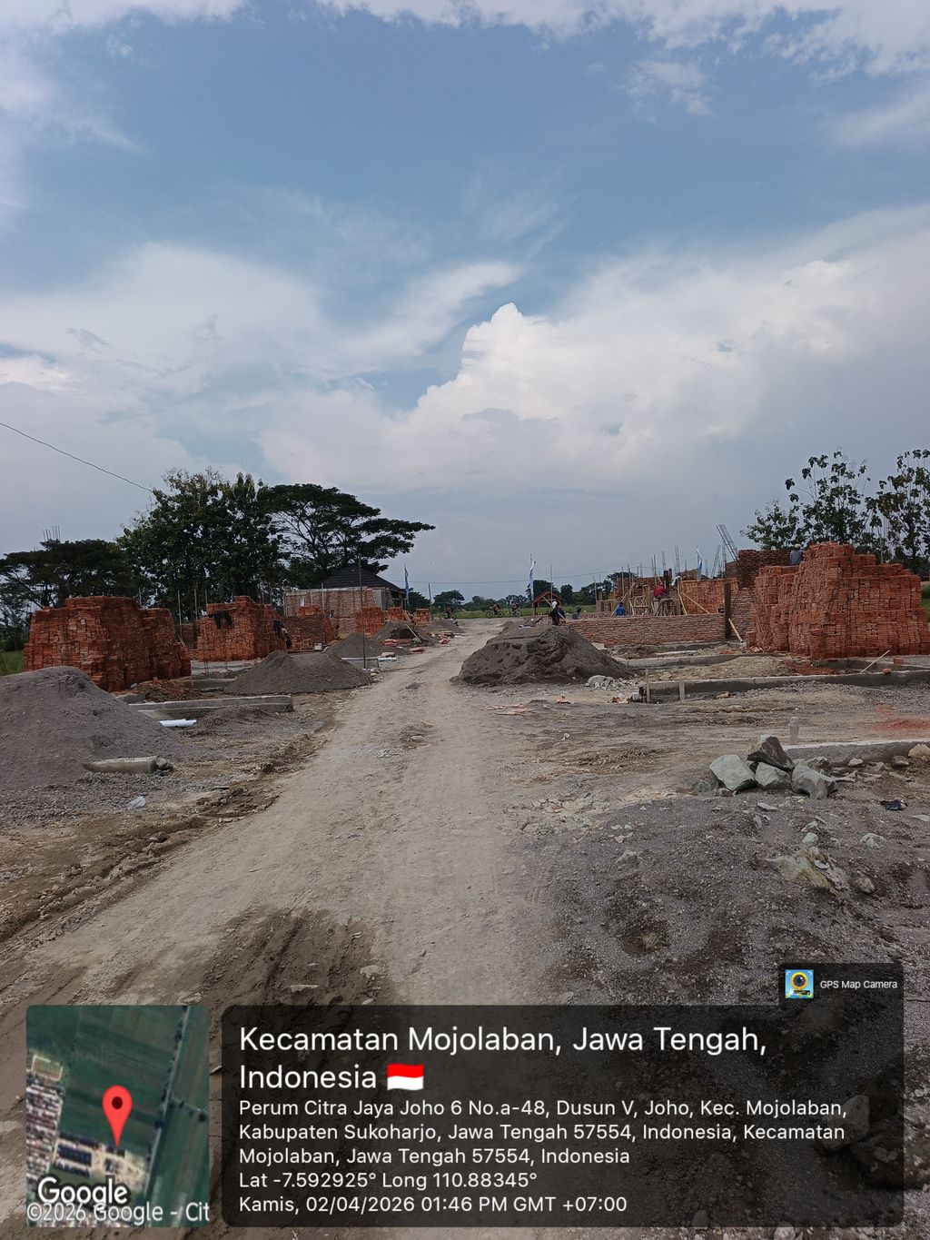 foto posisi tengah perumahan GRIYA BHINA KARYA JOHO