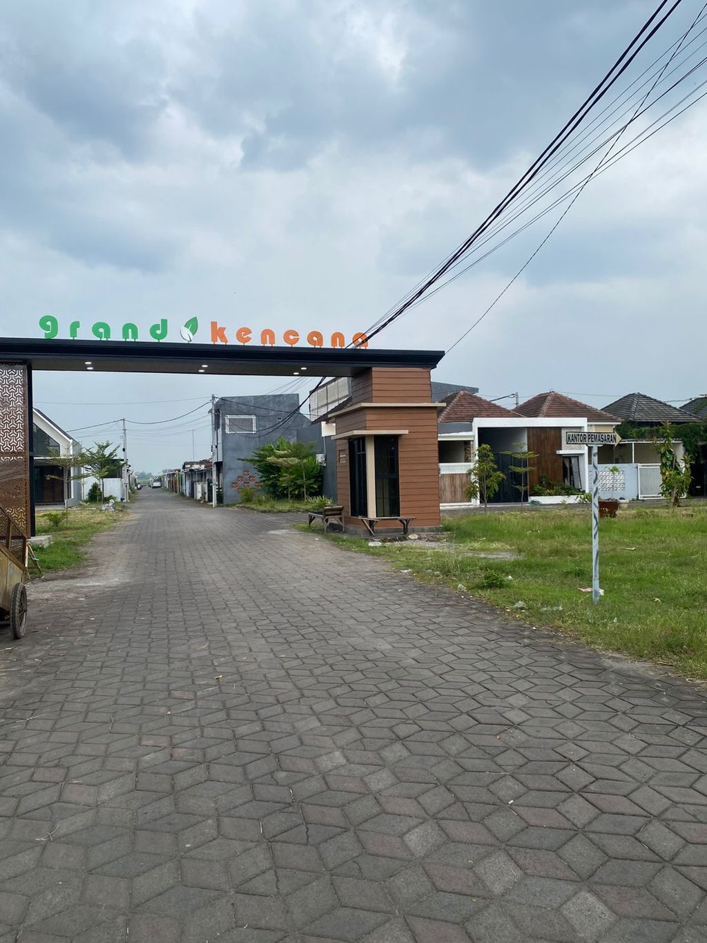 foto gerbang perumahan GRAND KENCANA MOJOKERTO TAHAP 6